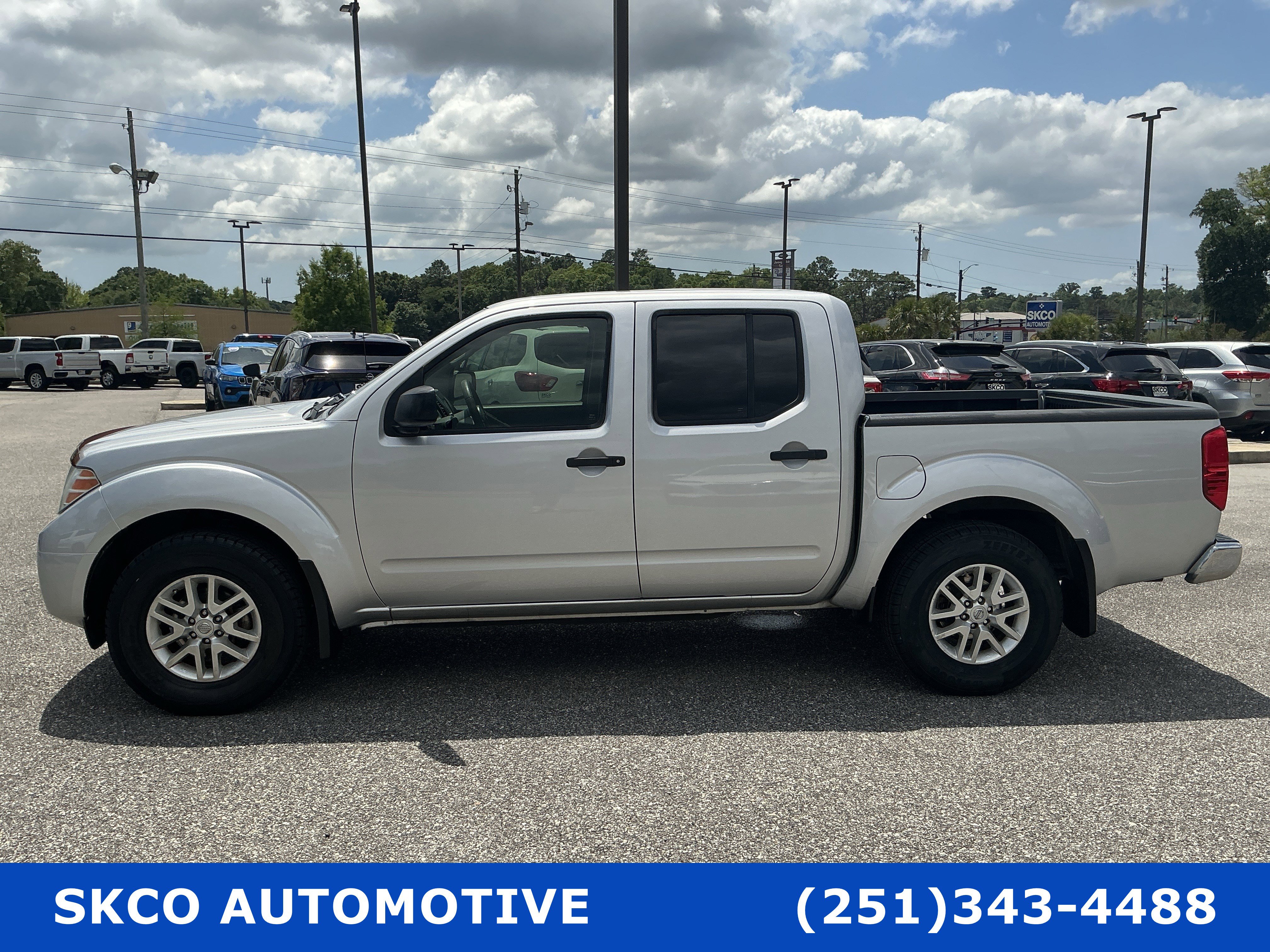 Used 2019 Nissan Frontier SV RWD image 2