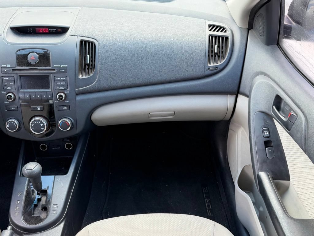 Used 2010 Kia Forte EX FWD image 17