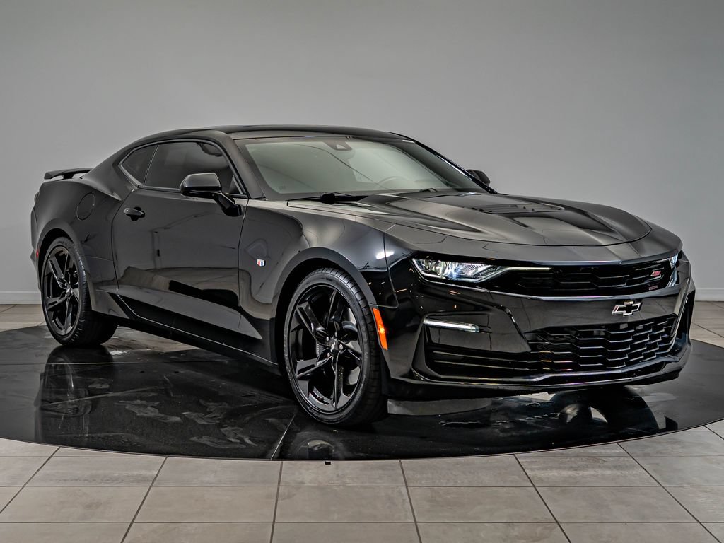 Used 2019 Chevrolet Camaro SS RWD image 3