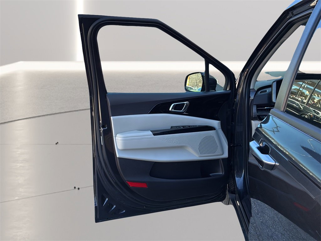 Certified 2024 Kia Carnival EX image 11