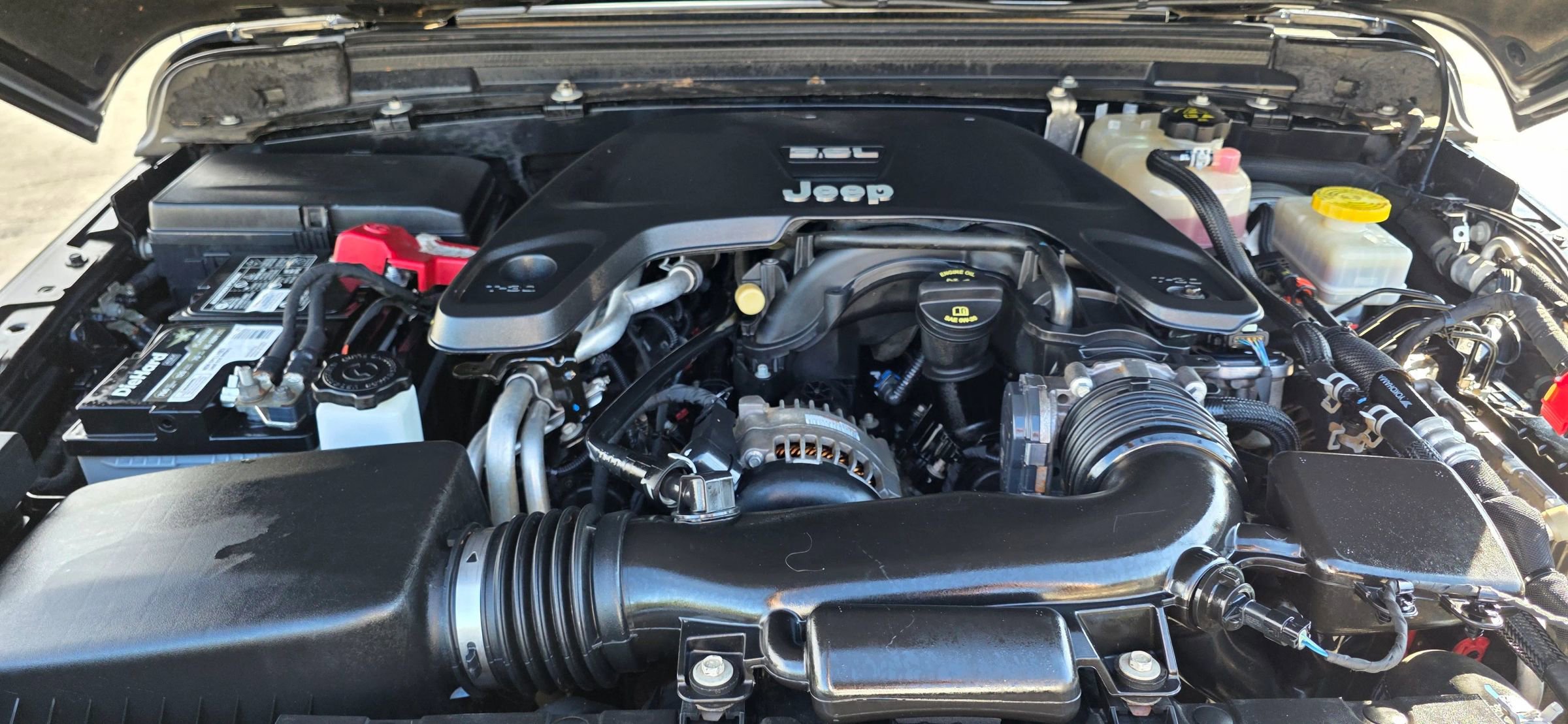 Used 2019 Jeep Wrangler Unlimited Sahara image 11