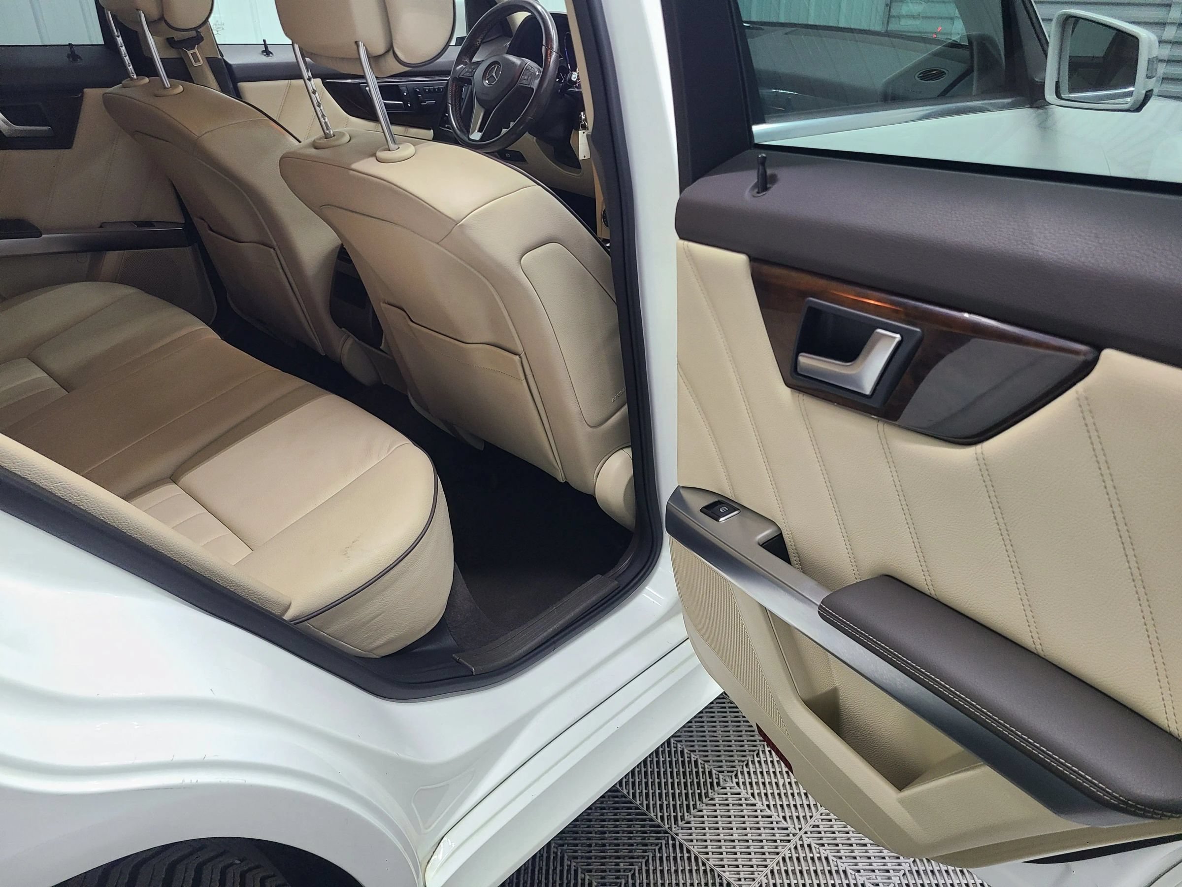 Used 2014 Mercedes-Benz GLK 350 4MATIC w/ Premium 1 Package image 38