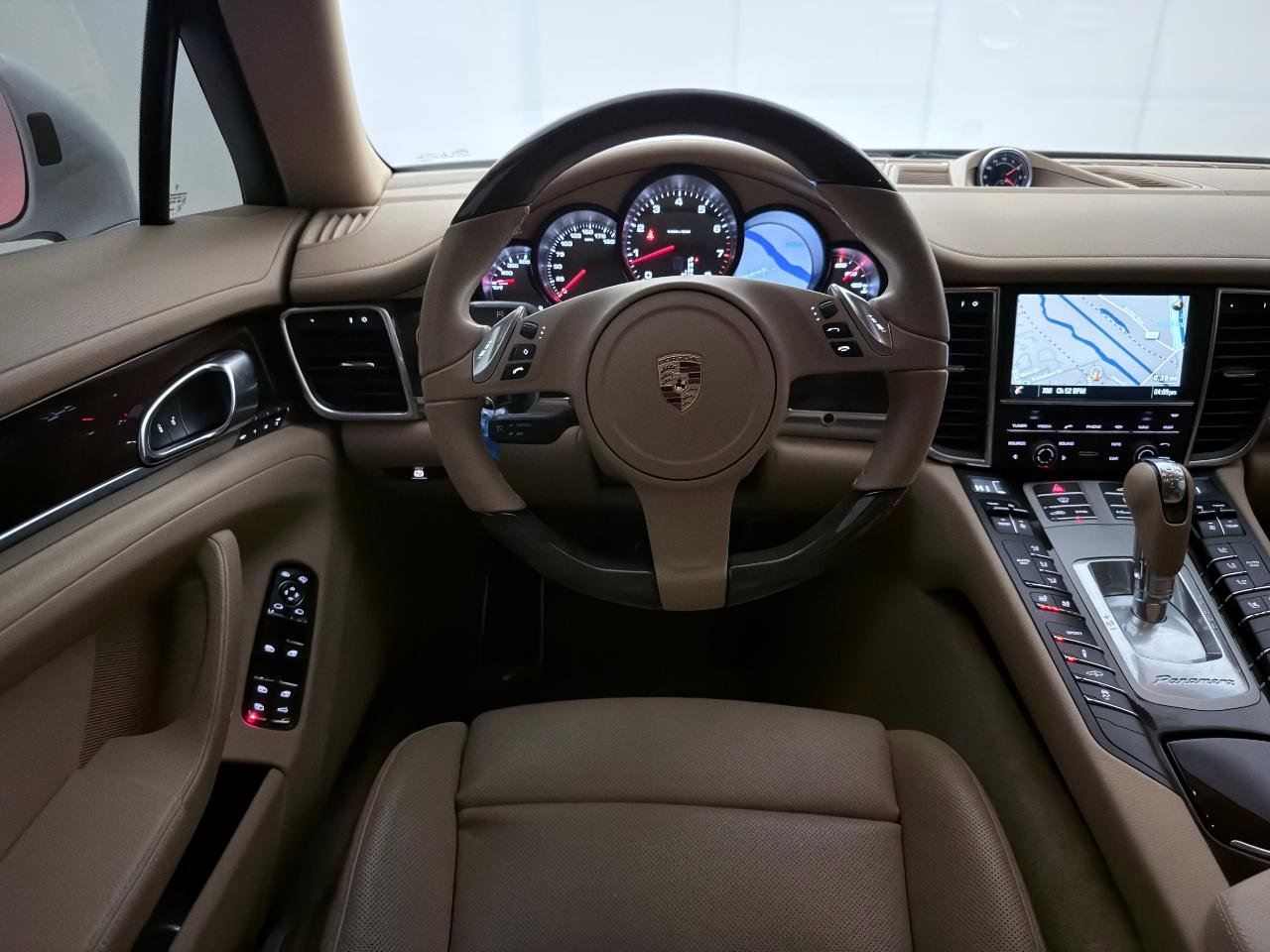 Used 2014 Porsche Panamera 4 image 31