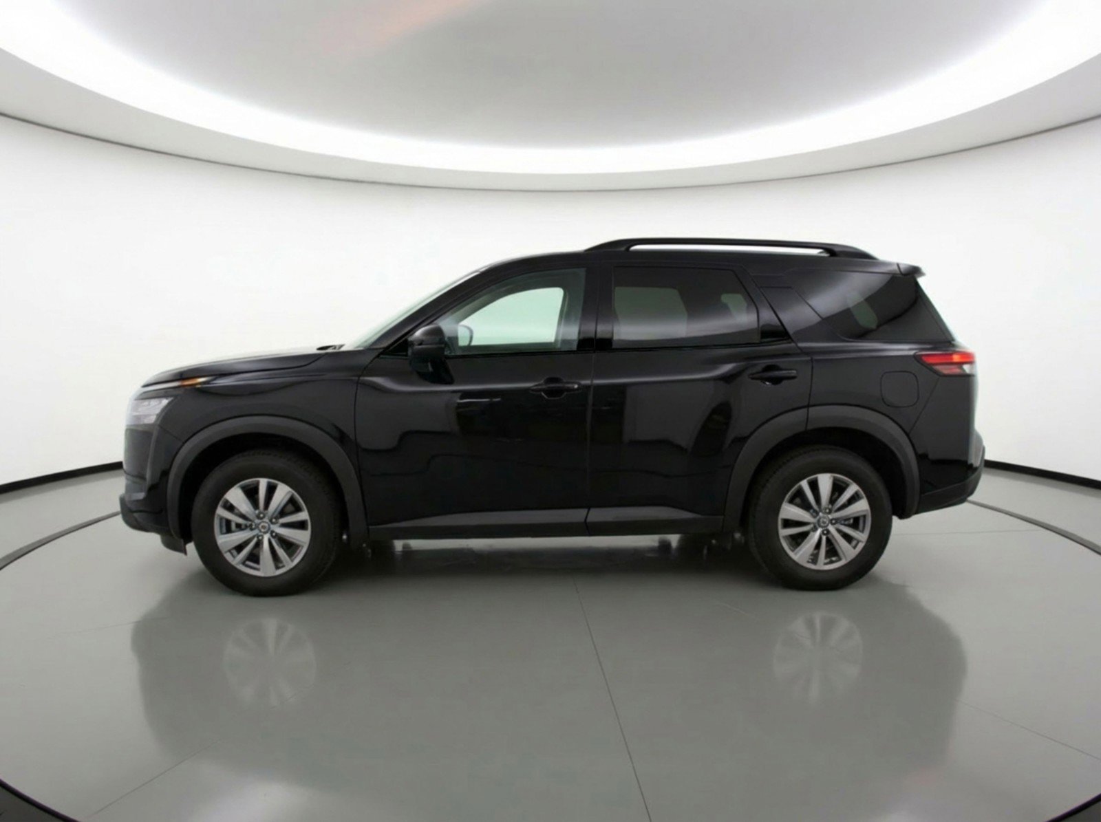 Used 2025 Nissan Pathfinder SV image 5