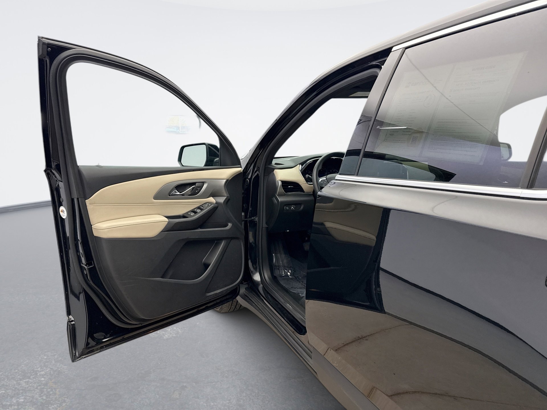 Used 2023 Chevrolet Traverse LS image 9