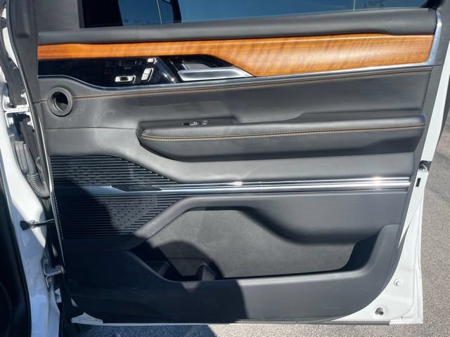 Used 2023 Jeep Grand Wagoneer L Series III w/ Rear Seat Video Group 1 AWD/4WD image 12
