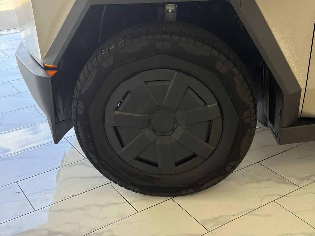 Used 2025 Tesla Cybertruck AWD Crew Cab image 33