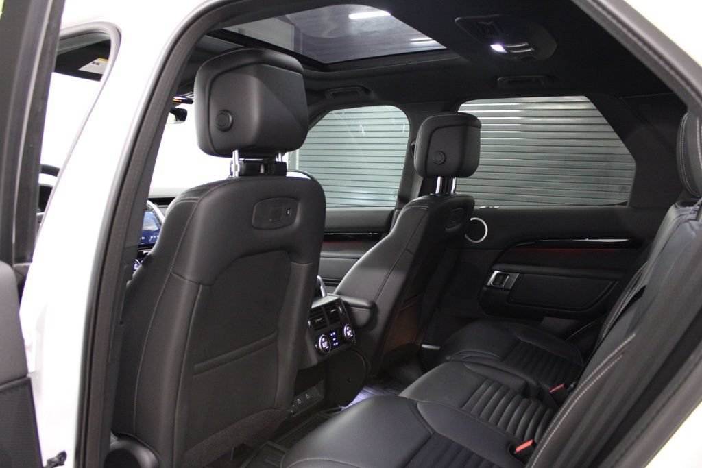 Used 2025 Land Rover Discovery S AWD/4WD image 30