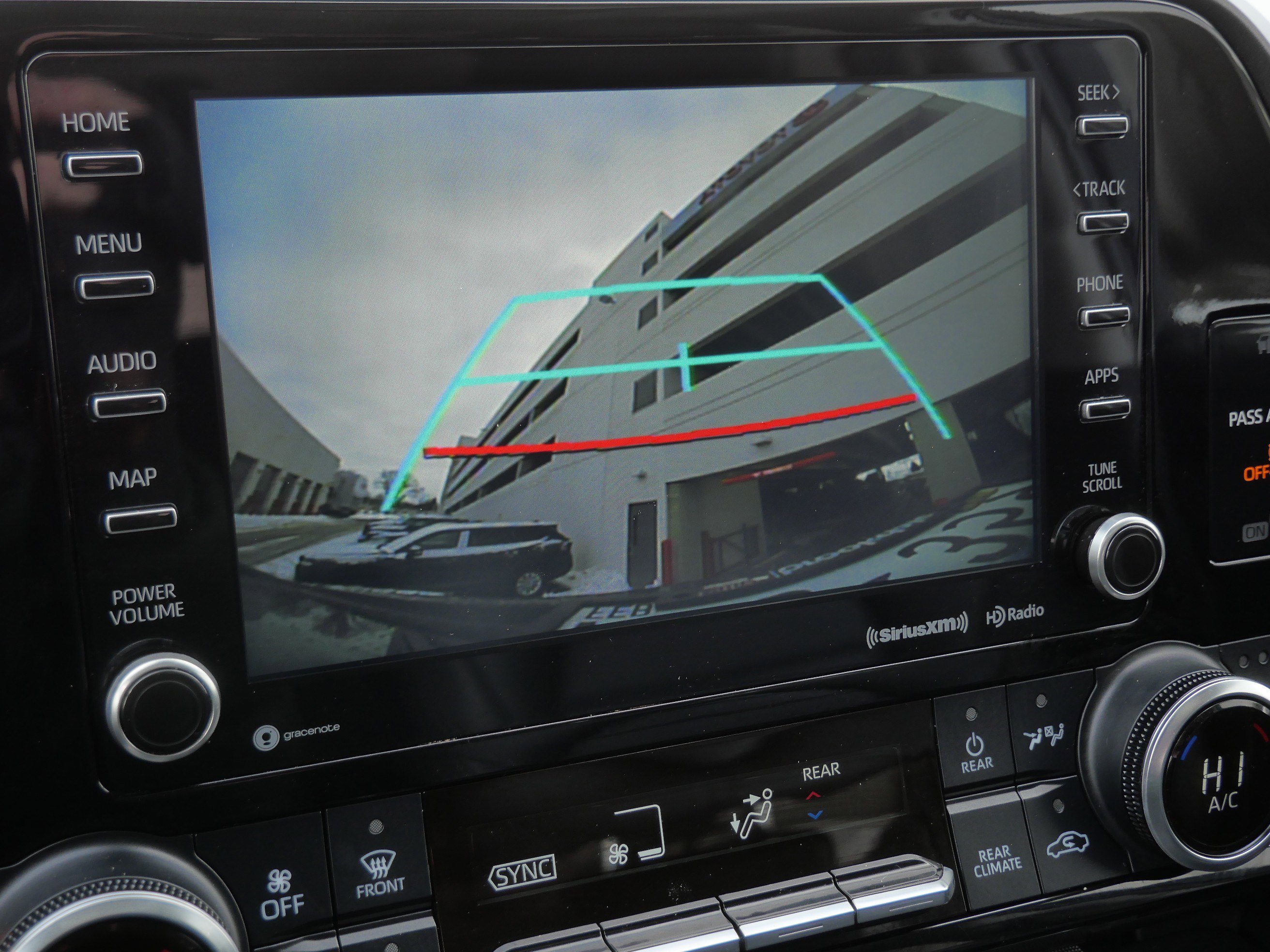 Used 2022 Toyota Highlander XLE image 32