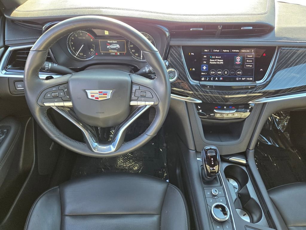 Used 2025 Cadillac XT6 Premium Luxury image 15