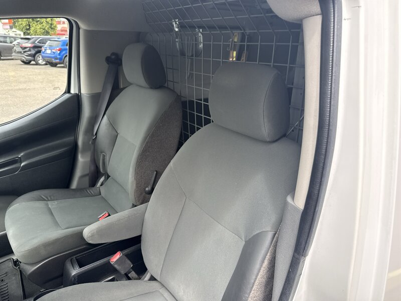 Used 2014 Nissan NV200 FWD image 31