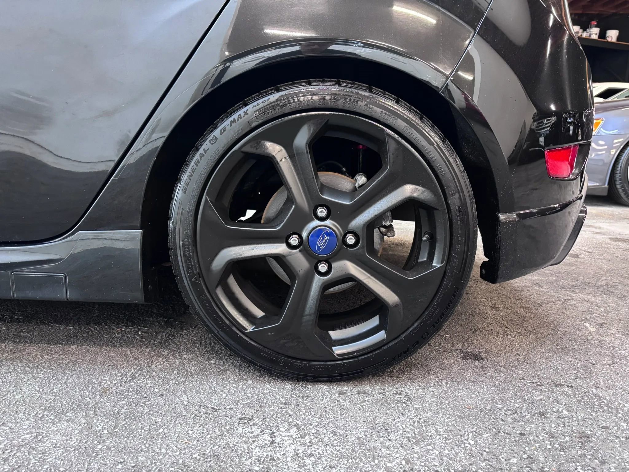 Used 2015 Ford Fiesta ST FWD image 9
