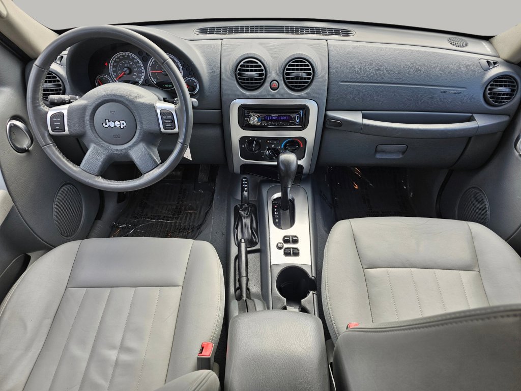 Used 2005 Jeep Liberty Limited image 2