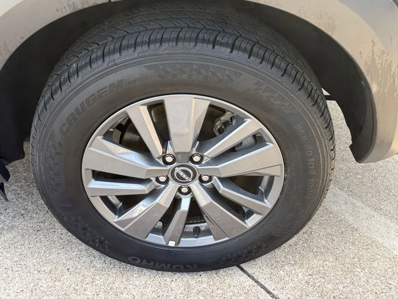 Used 2025 Nissan Pathfinder SV image 32