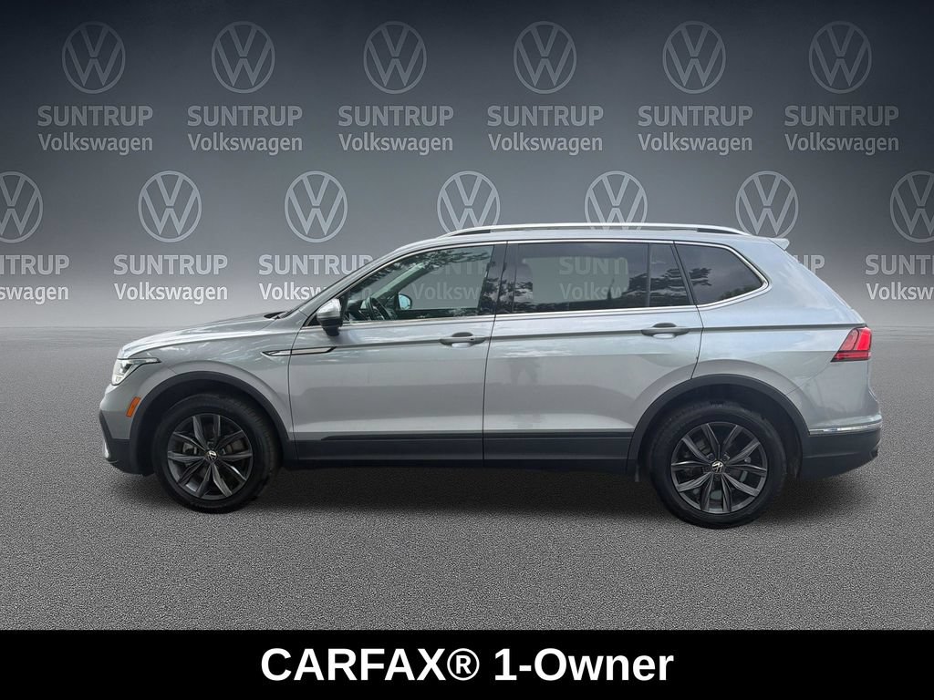 Used 2023 Volkswagen Tiguan SE w/ Panoramic Sunroof Package FWD image 4