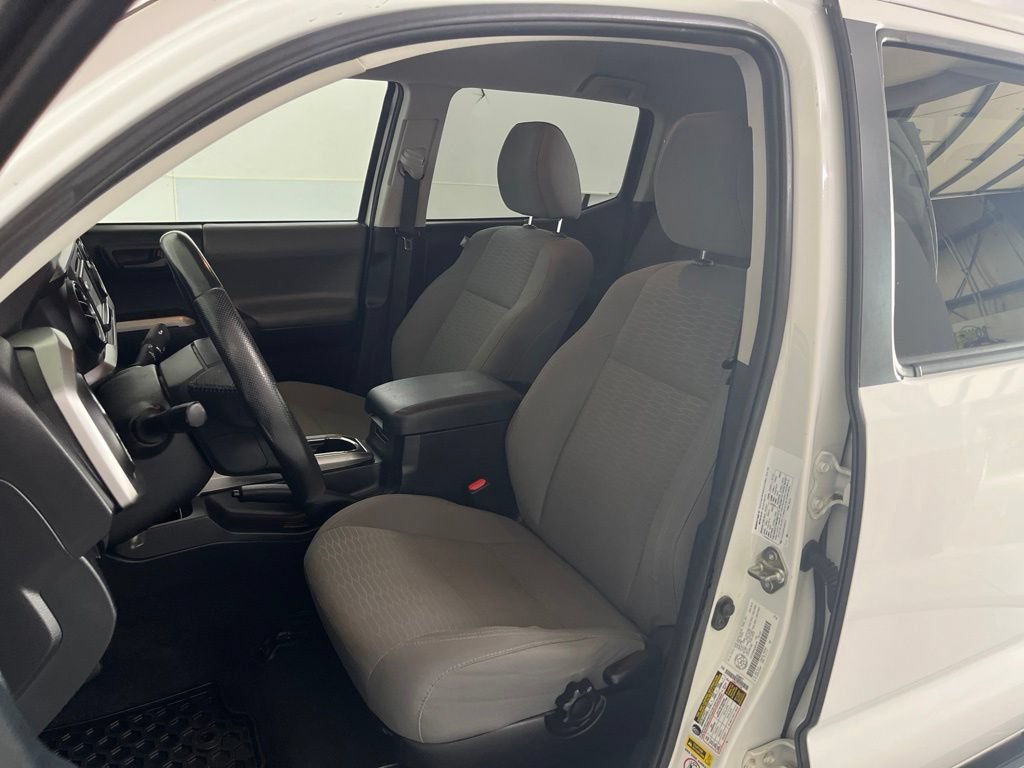 Used 2016 Toyota Tacoma SR5 AWD/4WD image 17