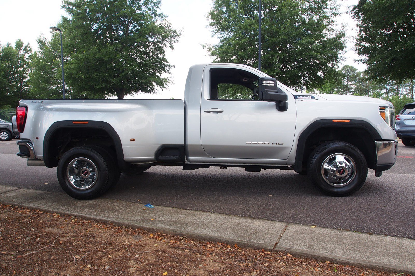 Used 2022 GMC Sierra 3500 SLE w/ SLE Convenience Package AWD/4WD image 9