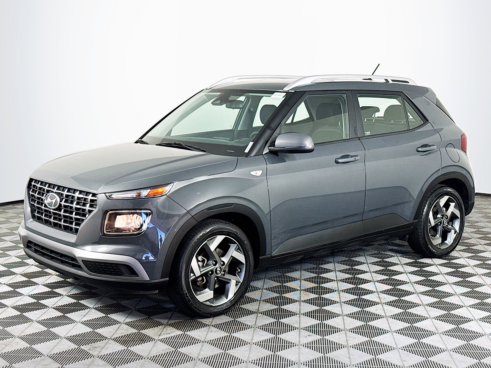 Used 2024 Hyundai Venue SEL image 4