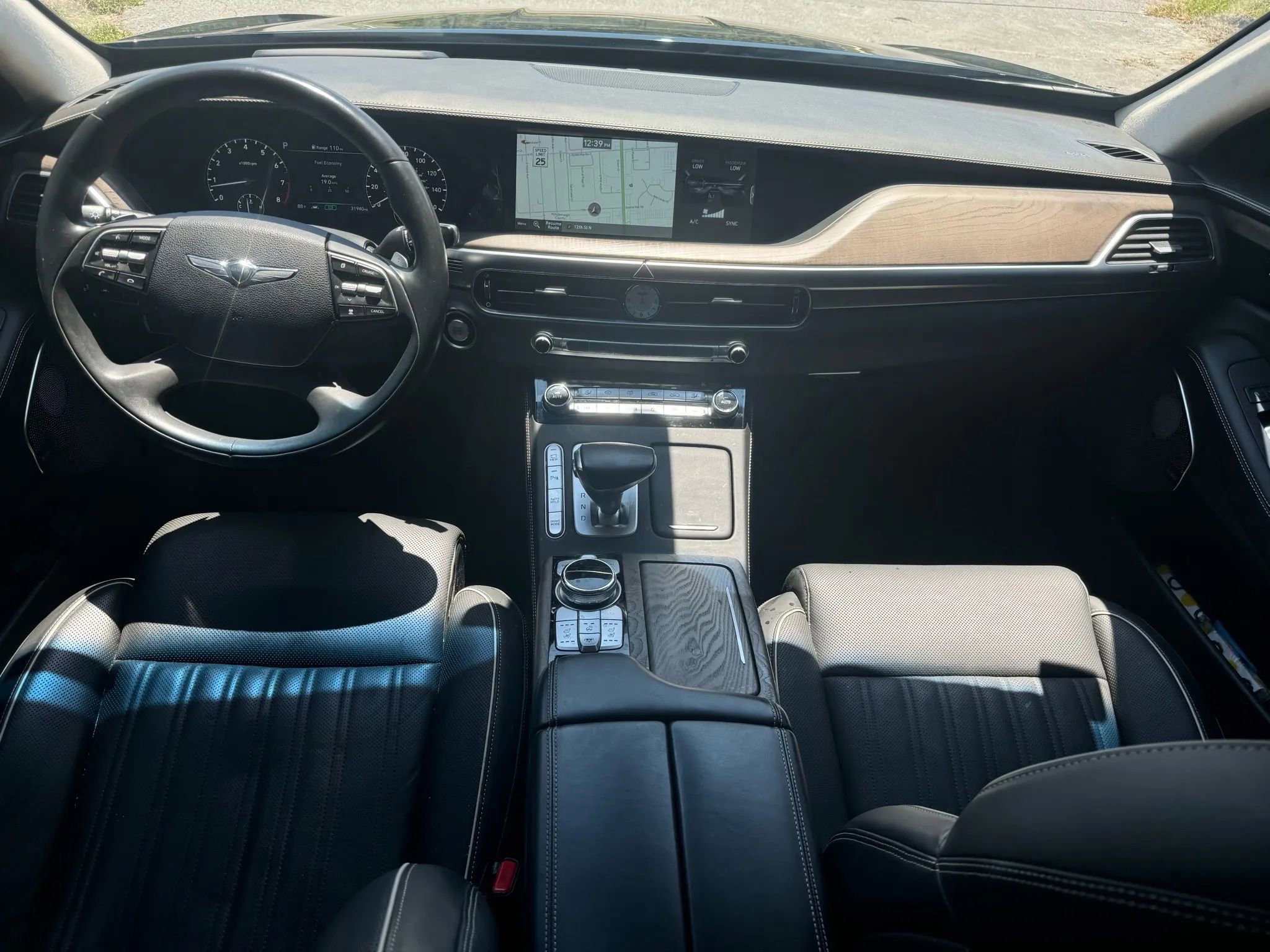 Used 2022 Genesis G90 3.3T Premium RWD image 28