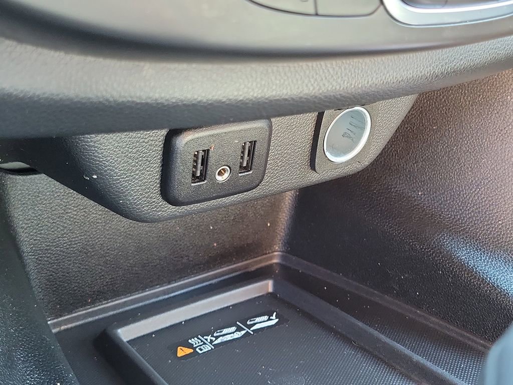 Used 2023 Chevrolet Traverse LT image 11