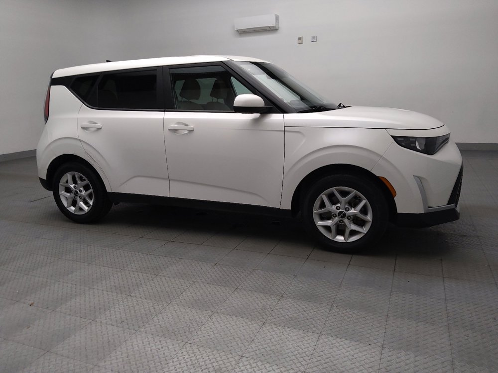 Used 2023 Kia Soul LX w/ LX Technology Package image 11