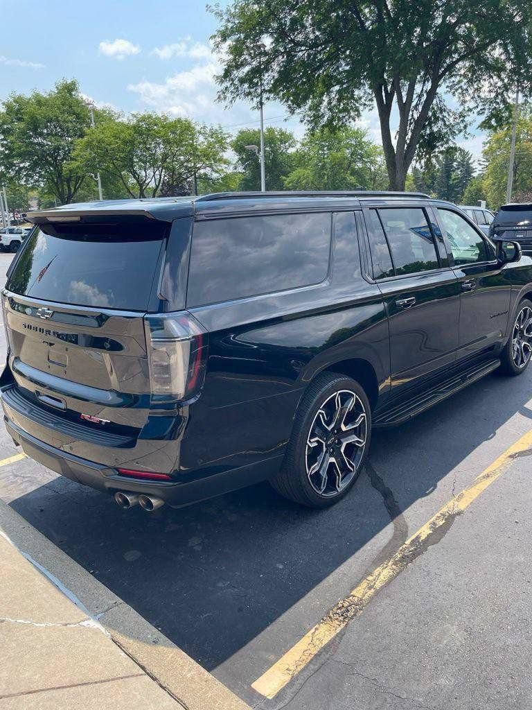 Certified 2025 Chevrolet Suburban RST w/ RST Capability Package AWD/4WD image 3