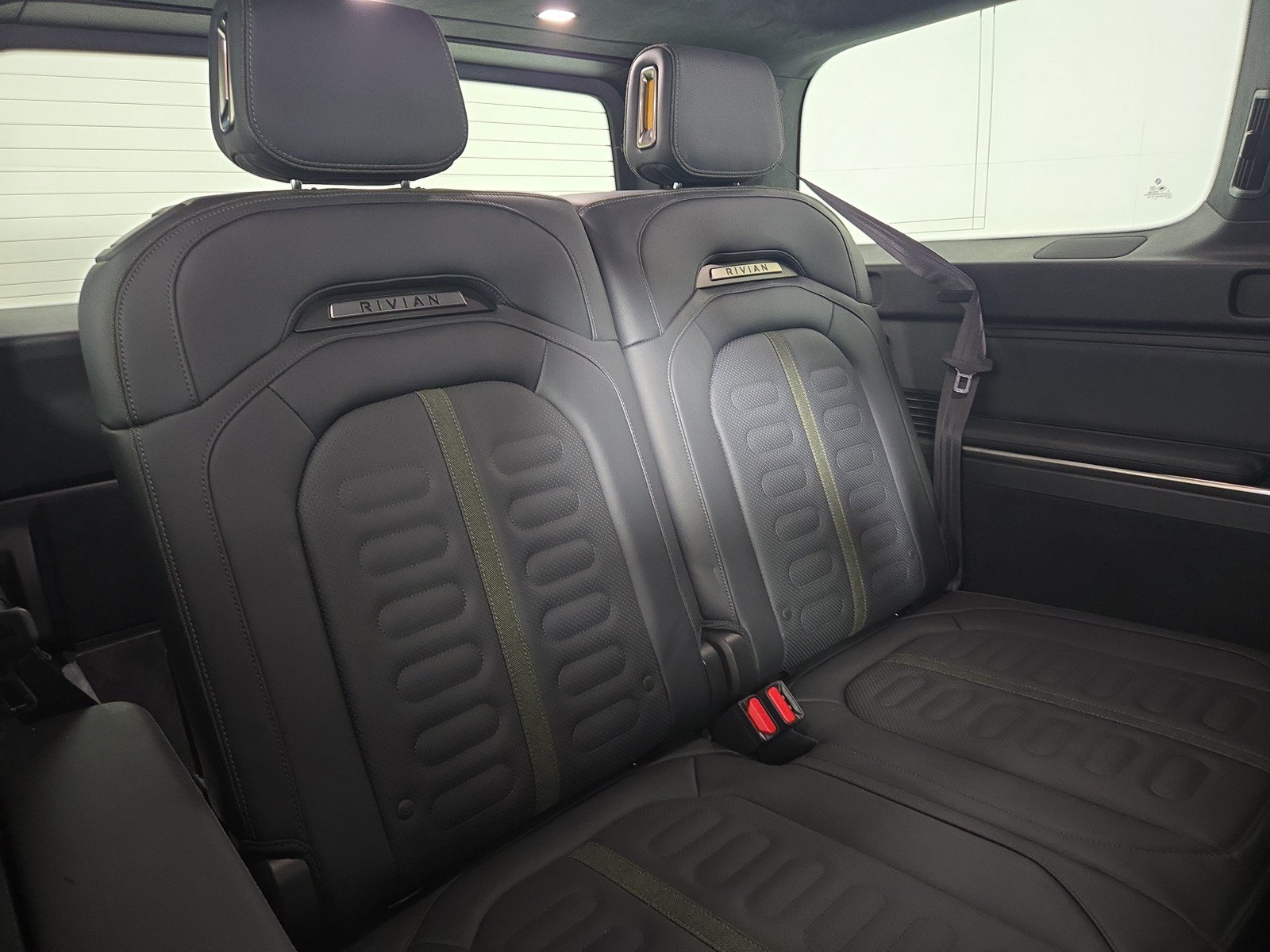 Used 2024 Rivian R1S Adventure AWD/4WD image 25