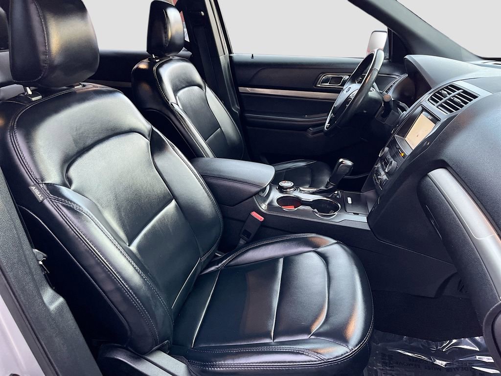 Used 2019 Ford Explorer XLT w/ Equipment Group 202A image 30
