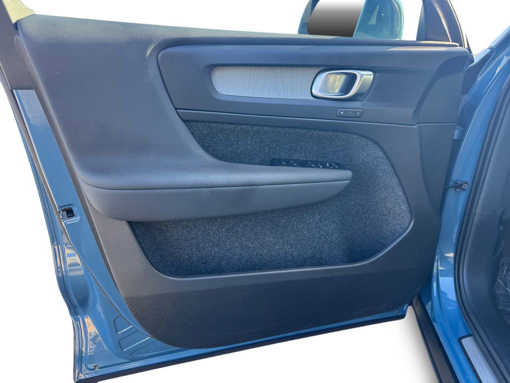 Certified 2025 Volvo XC40 B5 Core image 10