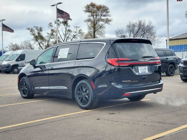 Certified 2024 Chrysler Pacifica Touring-L image 3