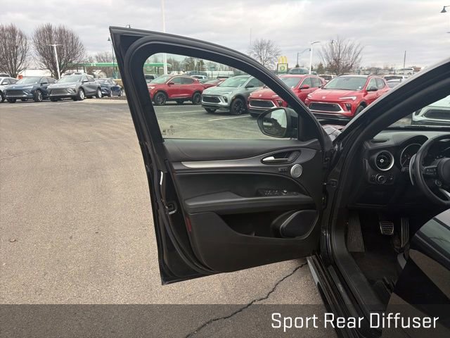 Used 2022 Alfa Romeo Stelvio Veloce image 30