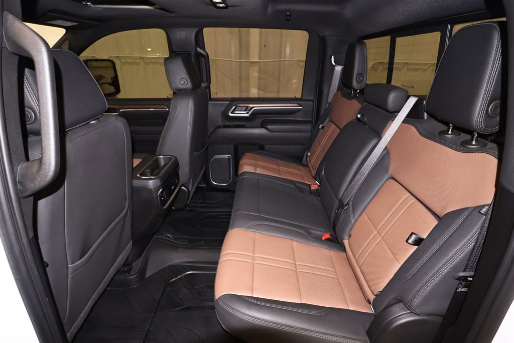 Used 2025 Chevrolet Silverado 2500 High Country w/ High Country Premium Package image 16