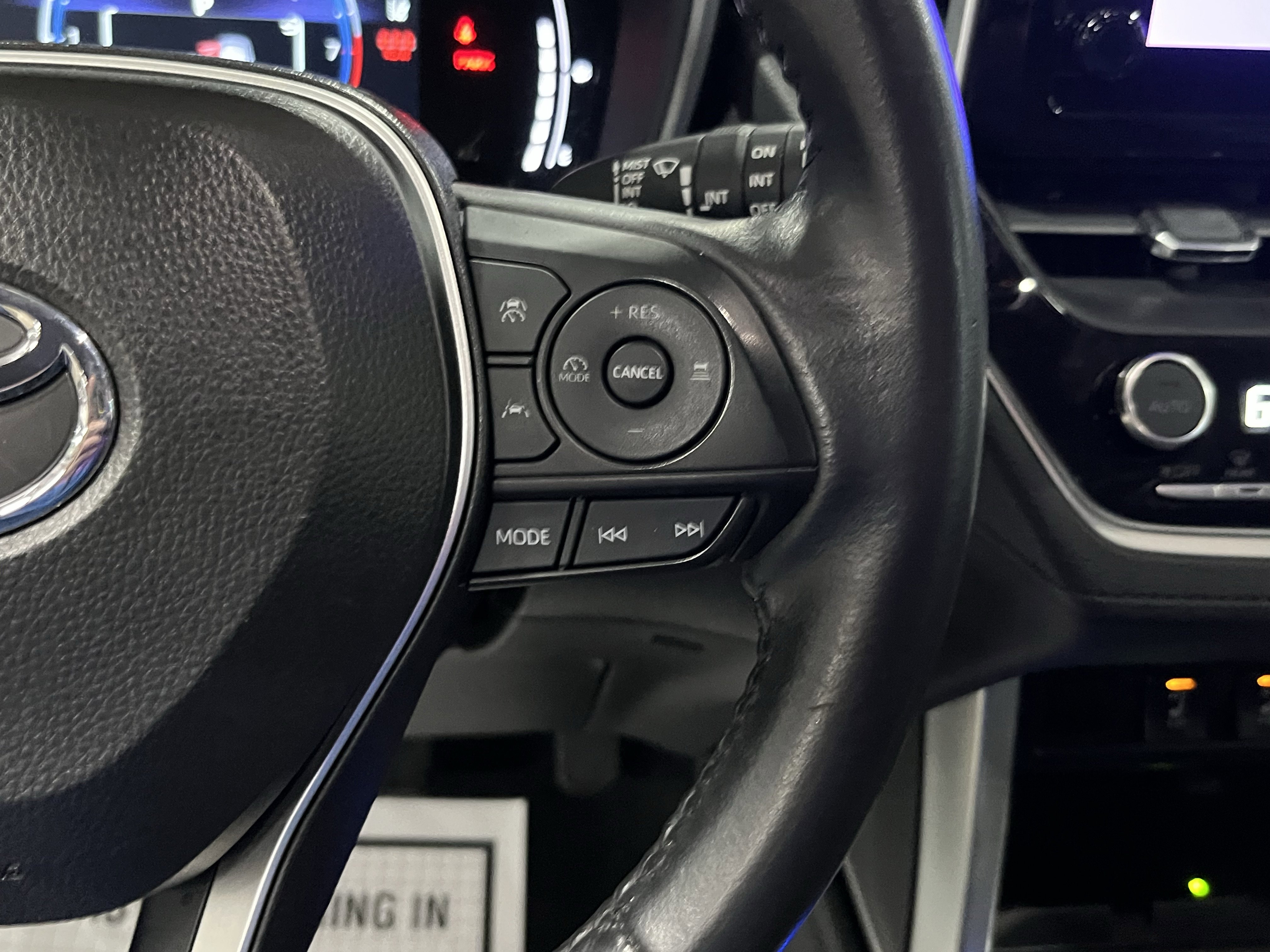 Used 2024 Toyota Corolla Cross XLE image 18