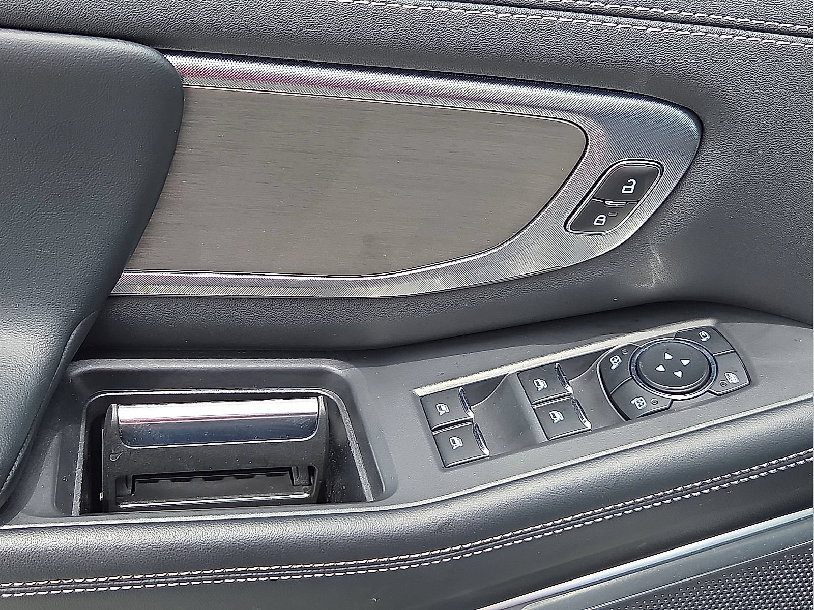 Used 2025 Ford Expedition Platinum AWD/4WD image 14