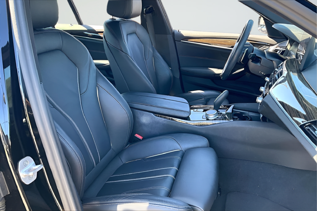 Used 2023 BMW 540i w/ Convenience Package RWD image 27