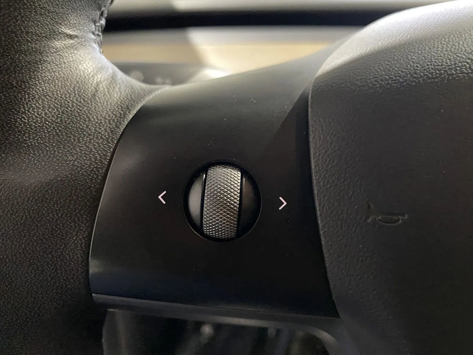 Used 2022 Tesla Model Y Long Range image 18