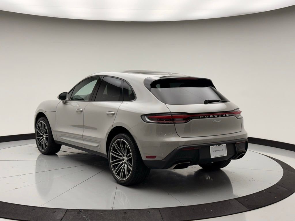 Used 2024 Porsche Macan image 3