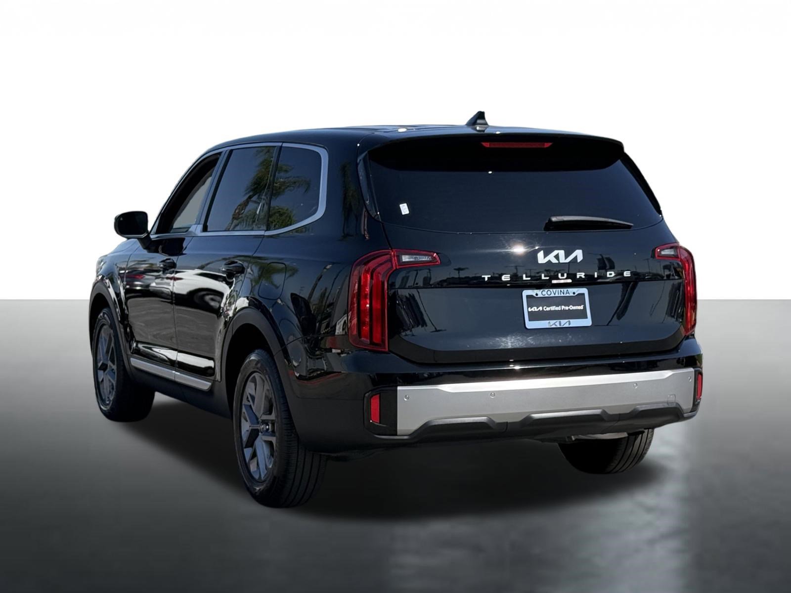 Certified 2025 Kia Telluride LX image 6
