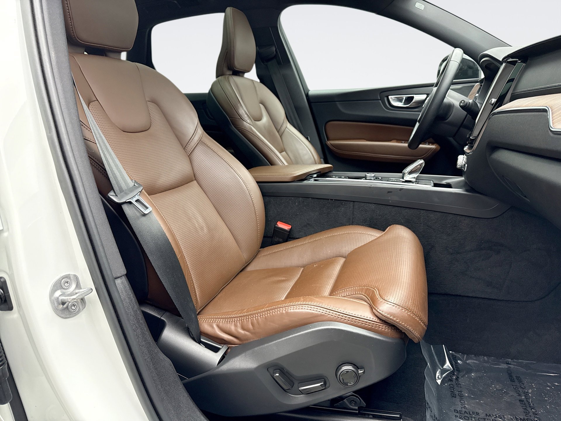 Used 2023 Volvo XC60 T8 Ultimate w/ Climate Package image 18