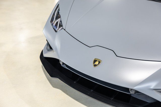 Used 2022 Lamborghini Huracan EVO RWD image 11
