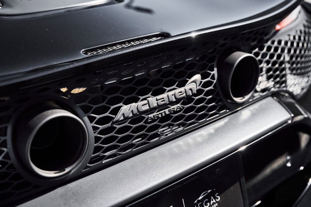 Used 2026 McLaren Artura RWD image 12