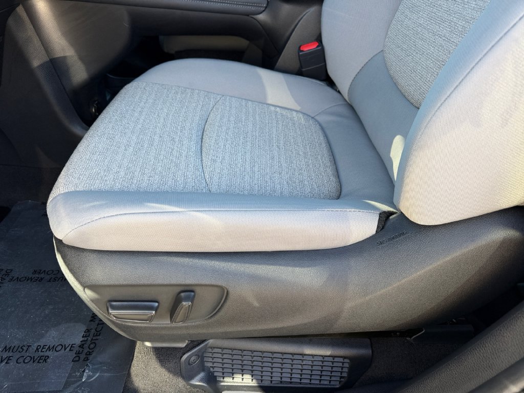 Used 2026 Toyota Sienna LE AWD/4WD image 17