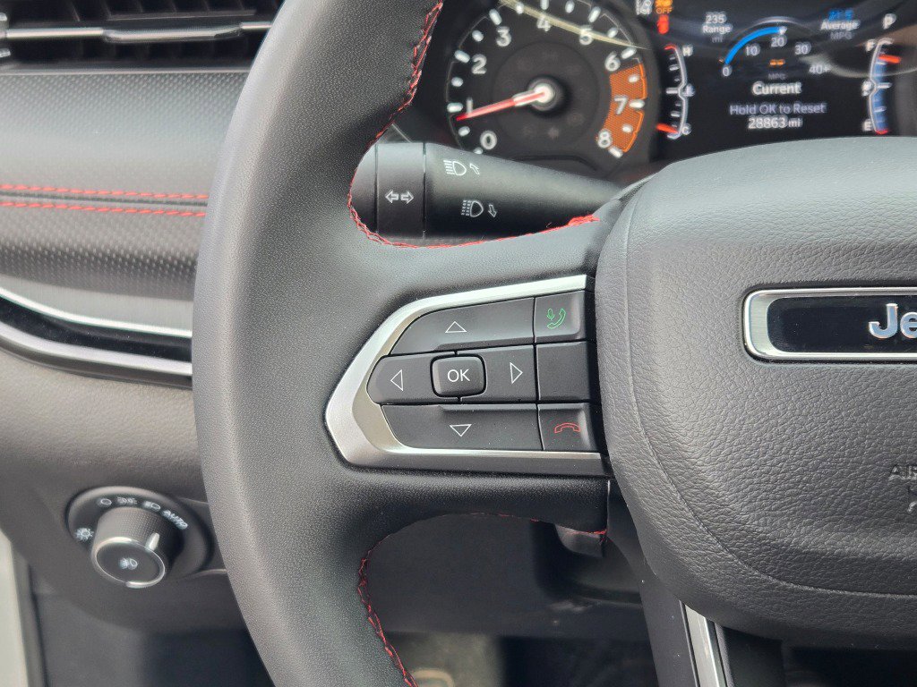 Used 2025 Jeep Compass Trailhawk image 29