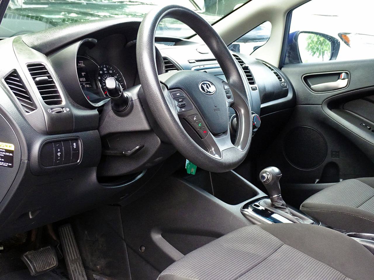 Used 2017 Kia Forte LX FWD image 17