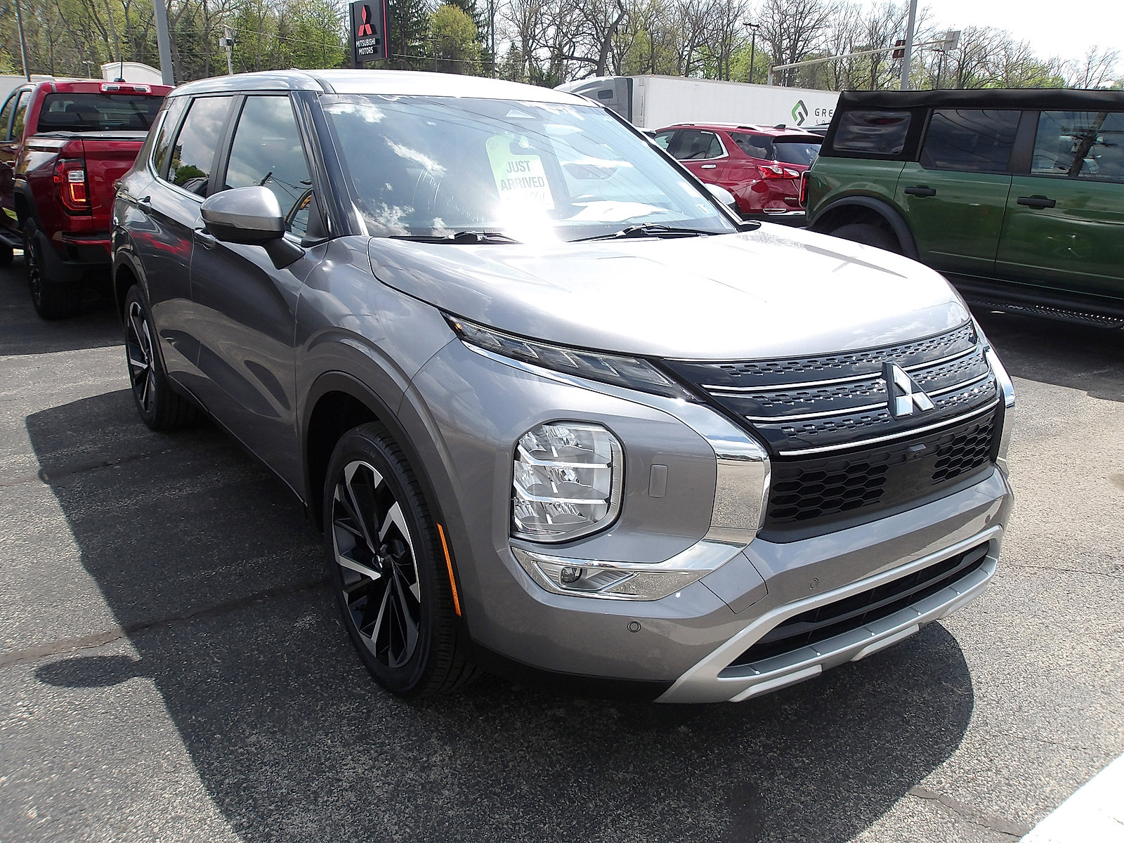 Used 2022 Mitsubishi Outlander SE AWD/4WD image 1