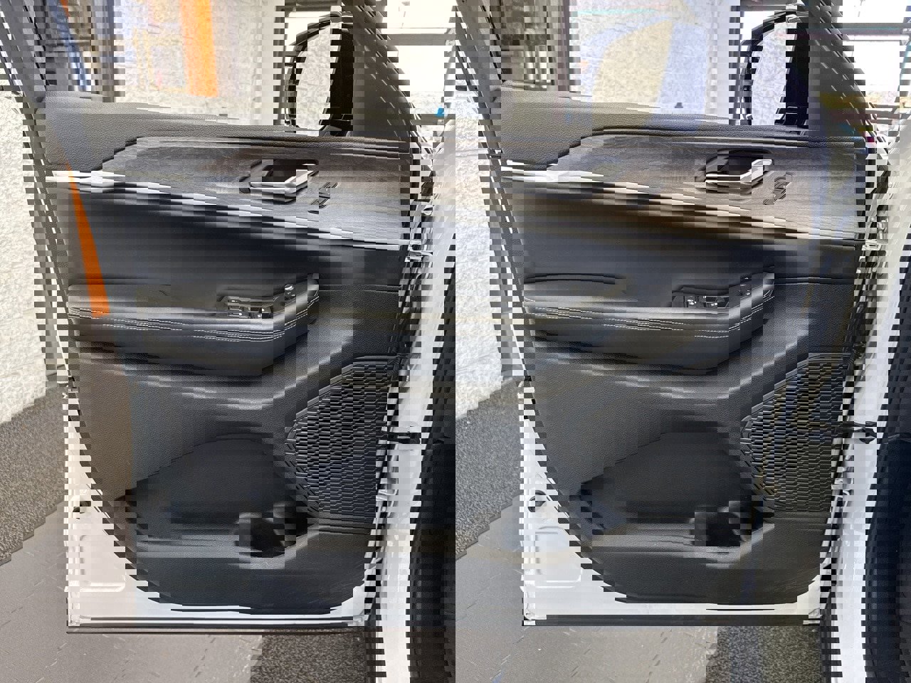 Used 2023 Jeep Grand Cherokee L Limited w/ Black Appearance Package image 38