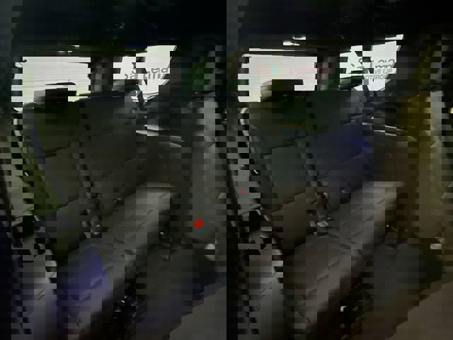 Used 2025 Chevrolet Suburban High Country AWD/4WD image 32