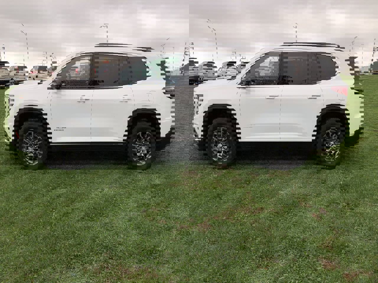 Used 2025 GMC Acadia Elevation image 3