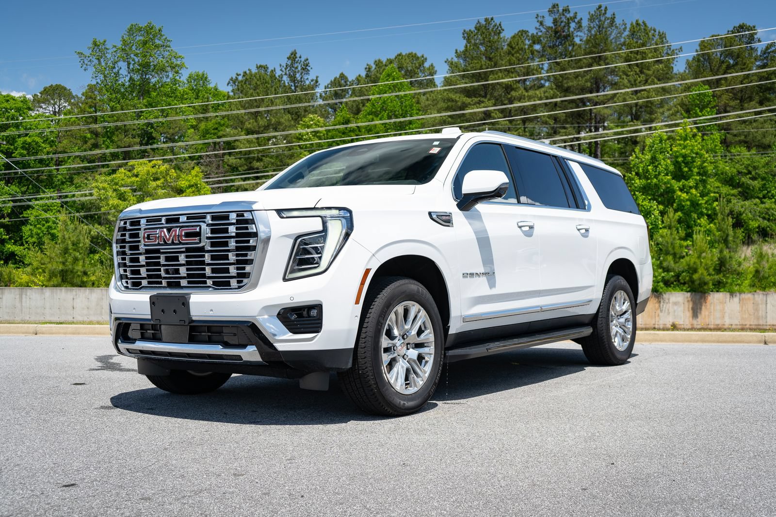 Used 2025 GMC Yukon XL Denali AWD/4WD image 3