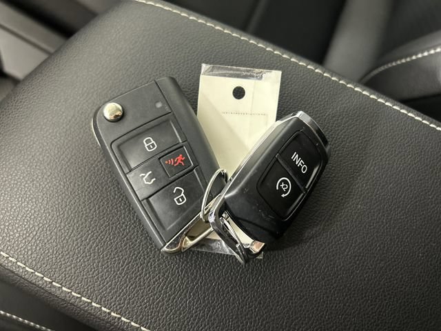 Used 2021 Volkswagen Tiguan SE w/ Panoramic Sunroof Package AWD/4WD image 19